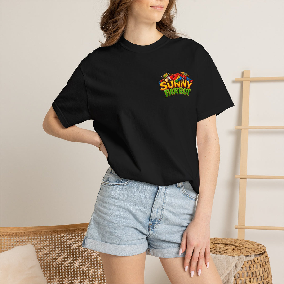 The Happy Parrot graphic T-shirt